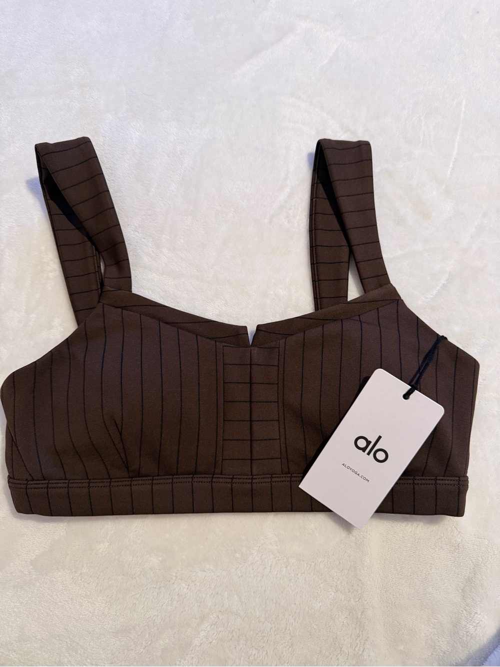 ALO Yoga Pinstripe Jacquard Captivate Bra — Espresso/Black